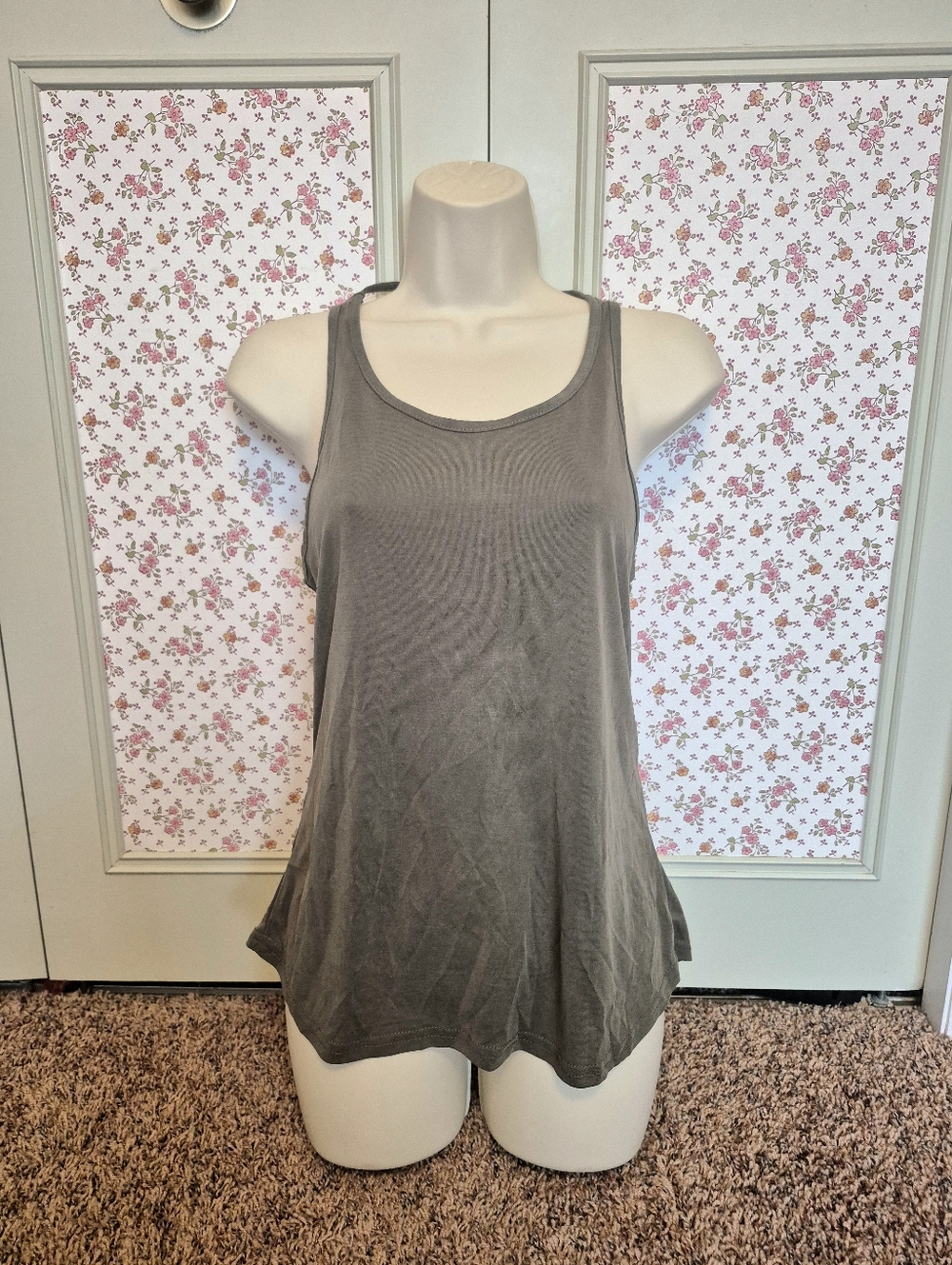 New Oyanus Everyday Olive Scoop Neck Tank Top Size S